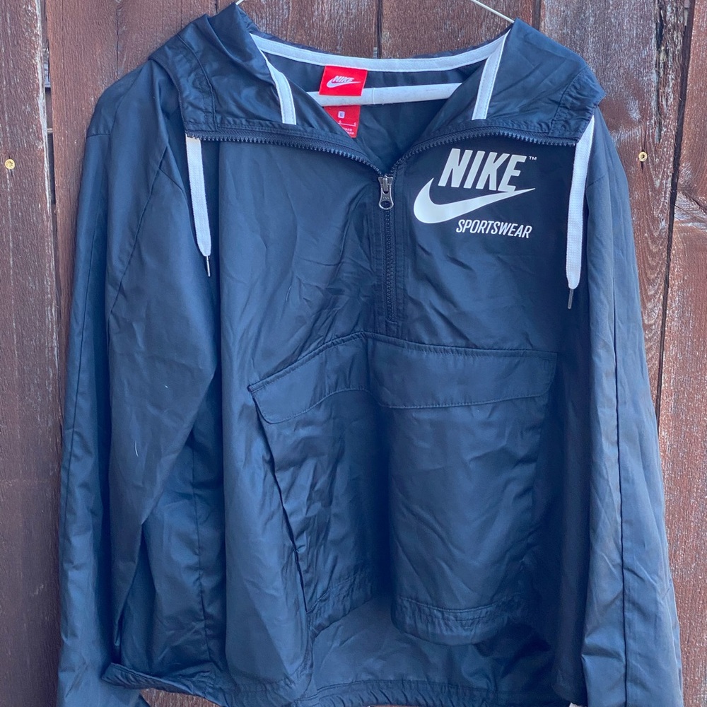 Nike light weight black and white jacket